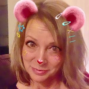 Meet your Posher, Lois